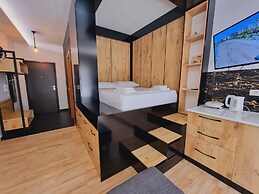 Teo's Deluxe Studios