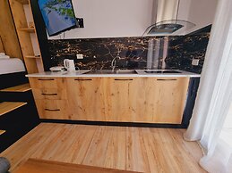 Teo's Deluxe Studios