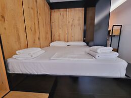 Teo's Deluxe Studios