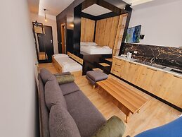 Teo's Deluxe Studios