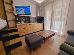 Teo's Deluxe Studios