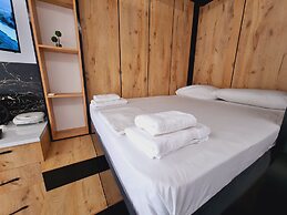 Teo's Deluxe Studios