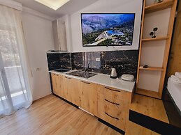 Teo's Deluxe Studios