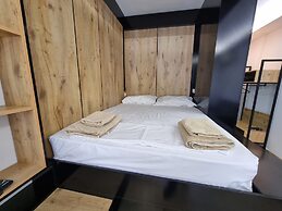 Teo's Deluxe Studios