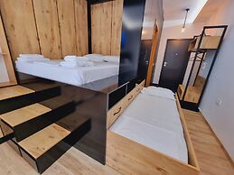 Teo's Deluxe Studios