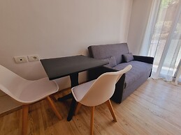 Teo's Deluxe Studios