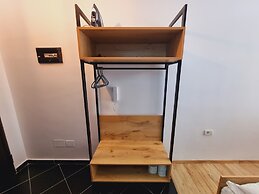 Teo's Deluxe Studios