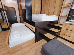 Teo's Deluxe Studios