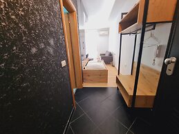 Teo's Deluxe Studios