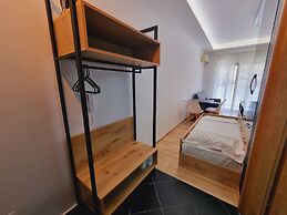 Teo's Deluxe Studios