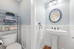 Renton Lakeside Oasis, Lakeview, 4B 2.5B, Spacious