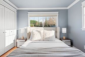 Renton Lakeside Oasis, Lakeview, 4B 2.5B, Spacious