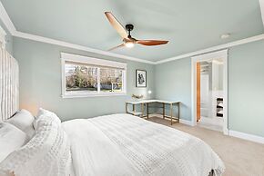 Renton Lakeside Oasis, Lakeview, 4B 2.5B, Spacious