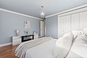 Renton Lakeside Oasis, Lakeview, 4B 2.5B, Spacious