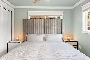 Renton Lakeside Oasis, Lakeview, 4B 2.5B, Spacious