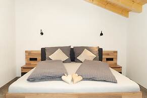 Apartment in Kaunerberg Near Lake