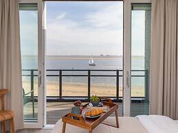 Lush Apartment With Water Views