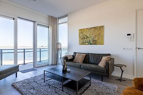 Lush Apartment With Water Views
