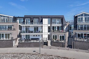 Lush Apartment With Water Views