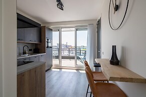 Lush Apartment With Water Views