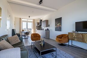 Lush Apartment With Water Views