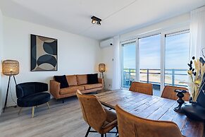 Lush Apartment With Water Views