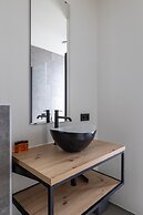 Lush Apartment With Water Views