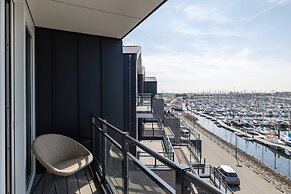 Lush Apartment With Water Views