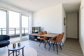 Lush Apartment With Water Views