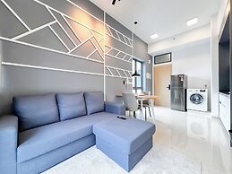 The Luxe by Manhattan Group