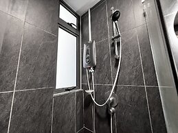 The Luxe by Manhattan Group