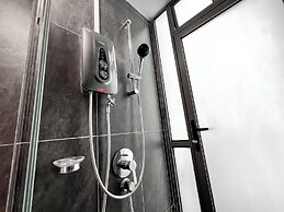 The Luxe by Manhattan Group