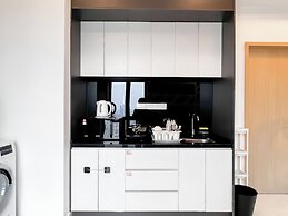 The Luxe by Manhattan Group