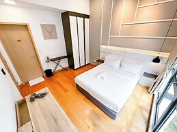 The Luxe by Manhattan Group