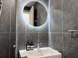 The Luxe by Manhattan Group