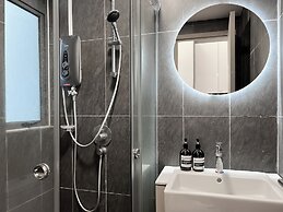 The Luxe by Manhattan Group