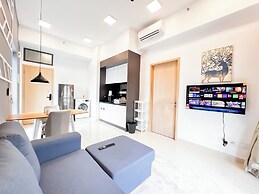 The Luxe by Manhattan Group