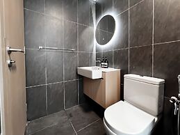 The Luxe by Manhattan Group