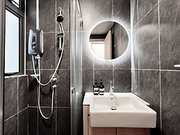 The Luxe by Manhattan Group