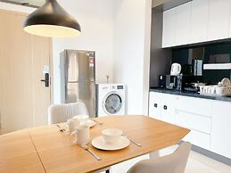 The Luxe by Manhattan Group