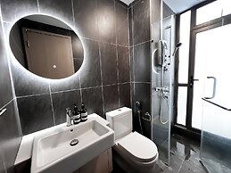 The Luxe by Manhattan Group