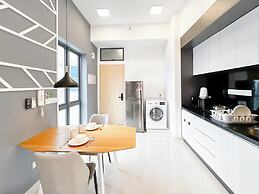 The Luxe by Manhattan Group