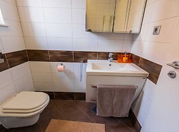 Charming Three Bedroom House Turanj