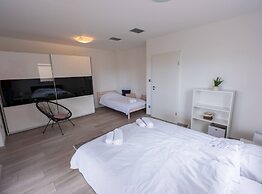 Charming Three Bedroom House Turanj