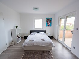 Charming Three Bedroom House Turanj