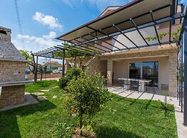 Charming Three Bedroom House Turanj