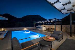 Villa 13 Zendo in Kolympia