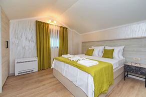 Luxury Apartments Queen