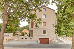 Luxury Apartments Queen