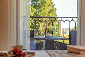 Luxury Apartments Queen